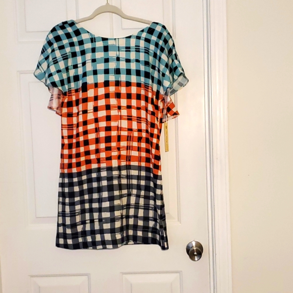 Never Worn! 30"long. 17"wide.